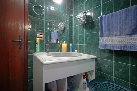 Casa à venda com 448m², 6 quartos e 2 vagasCasa 1 - Banheiro 2