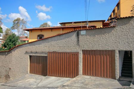 Casa à venda com 448m², 6 quartos e 2 vagasFachada