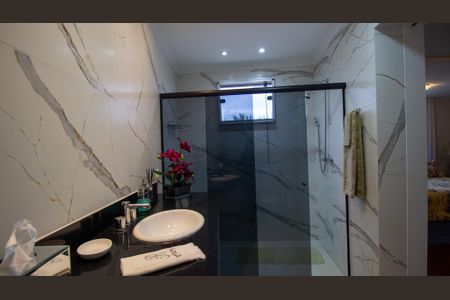 Casa de condomínio à venda com 710m², 5 quartos e 3 vagasBanheiro da Suíte 5