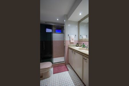 Casa de condomínio à venda com 710m², 5 quartos e 3 vagasBanheiro da Suíte 2