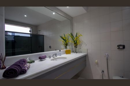 Casa de condomínio à venda com 710m², 5 quartos e 3 vagasBanheiro da Suíte 4