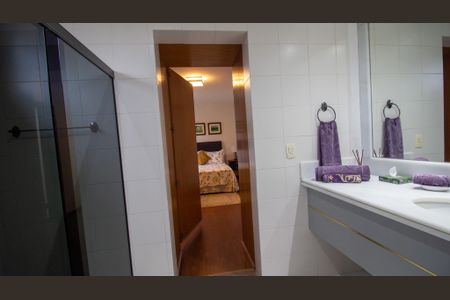 Casa de condomínio à venda com 710m², 5 quartos e 3 vagasBanheiro da Suíte 4