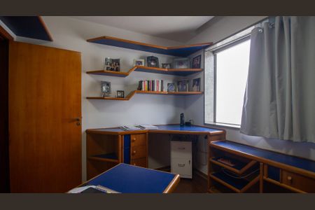 Casa de condomínio à venda com 710m², 5 quartos e 3 vagasEscritório