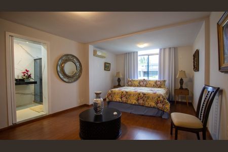 Casa de condomínio à venda com 710m², 5 quartos e 3 vagasSuíte 5