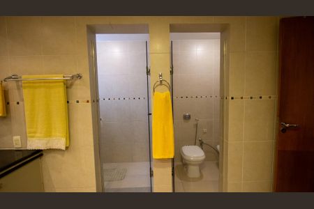 Casa de condomínio à venda com 710m², 5 quartos e 3 vagasBanheiro da Suíte 1