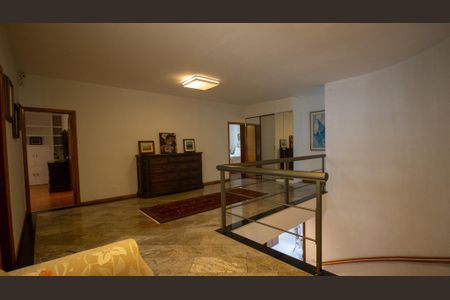 Casa de condomínio à venda com 710m², 5 quartos e 3 vagasHall dos Quartos