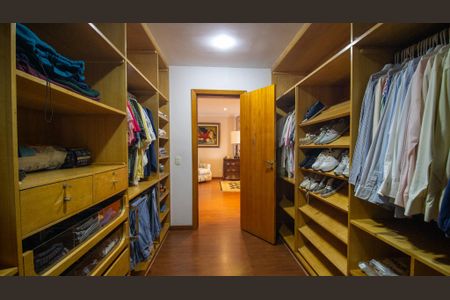 Casa de condomínio à venda com 710m², 5 quartos e 3 vagasCloset 2 da Suíte 1