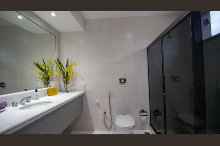 Casa de condomínio à venda com 710m², 5 quartos e 3 vagasBanheiro da Suíte 4