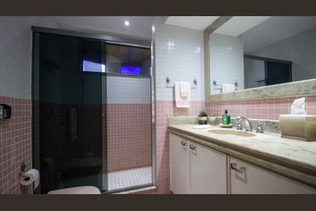 Casa de condomínio à venda com 710m², 5 quartos e 3 vagasBanheiro da Suíte 2