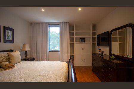 Casa de condomínio à venda com 710m², 5 quartos e 3 vagasSuíte 2