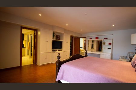 Casa de condomínio à venda com 710m², 5 quartos e 3 vagasSuíte 1