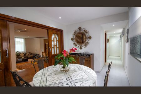 Casa de condomínio à venda com 710m², 5 quartos e 3 vagasCopa