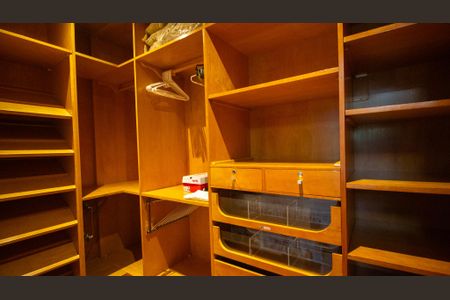 Casa de condomínio à venda com 710m², 5 quartos e 3 vagasCloset da Banheiro da Suíte 3