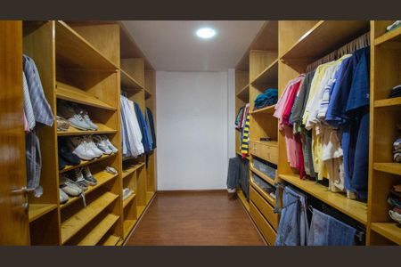 Casa de condomínio à venda com 710m², 5 quartos e 3 vagasCloset 2 da Suíte 1