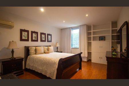 Casa de condomínio à venda com 710m², 5 quartos e 3 vagasSuíte 2