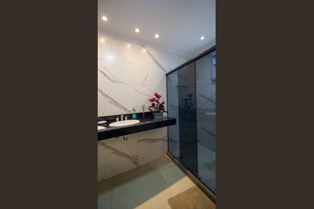 Casa de condomínio à venda com 710m², 5 quartos e 3 vagasBanheiro da Suíte 5