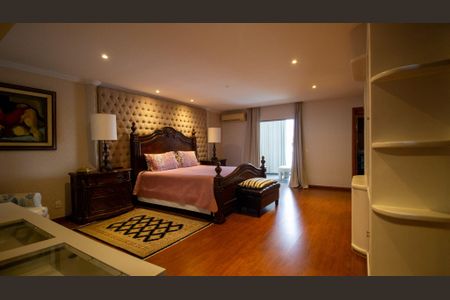 Casa de condomínio à venda com 710m², 5 quartos e 3 vagasSuíte 1