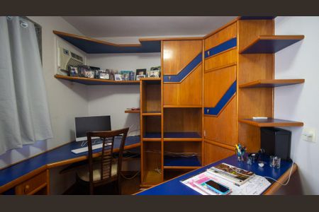 Casa de condomínio à venda com 710m², 5 quartos e 3 vagasEscritório