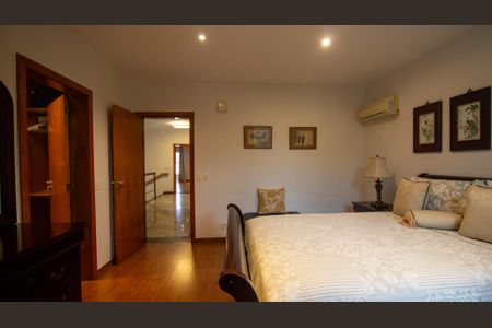 Casa de condomínio à venda com 710m², 5 quartos e 3 vagasSuíte 2