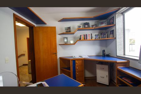 Casa de condomínio à venda com 710m², 5 quartos e 3 vagasEscritório