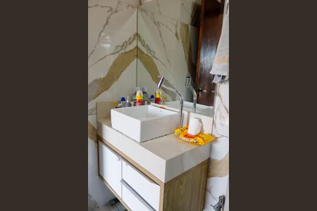 Casa à venda com 375m², 3 quartos e 5 vagasBanheiro da Suíte 