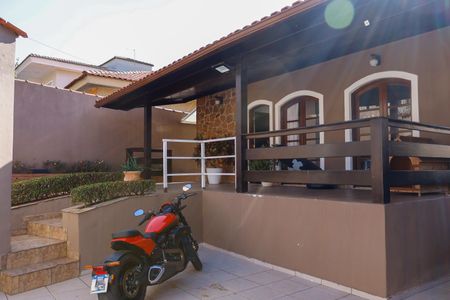 Casa à venda com 375m², 3 quartos e 5 vagasFachada