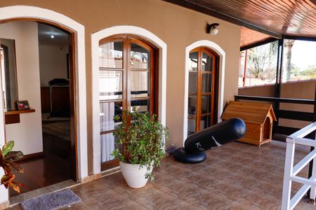 Casa à venda com 375m², 3 quartos e 5 vagasFachada