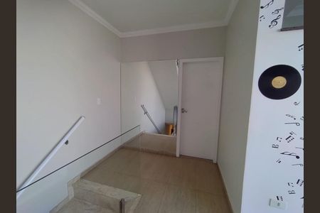 Casa à venda com 220m², 3 quartos e 2 vagas