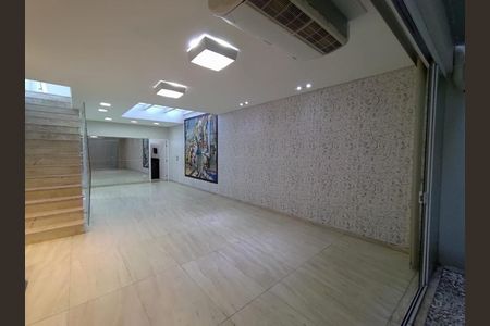 Casa à venda com 220m², 3 quartos e 2 vagas