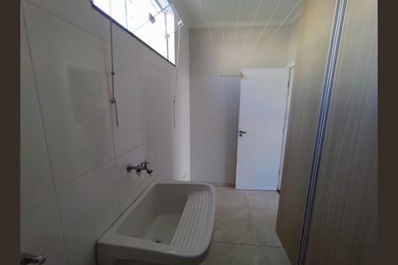 Casa à venda com 220m², 3 quartos e 2 vagas