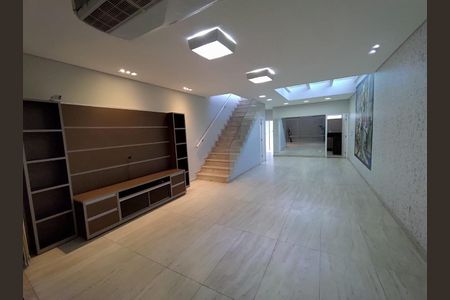 Casa à venda com 220m², 3 quartos e 2 vagas