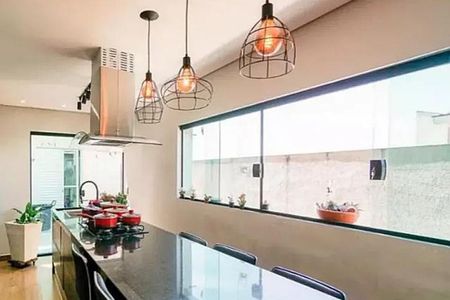 Casa à venda com 4 quartos, 375m² em Jardim Vila Formosa, São Paulo