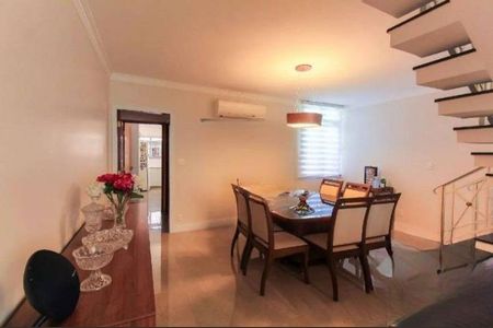 Casa à venda com 281m², 3 quartos e 4 vagas