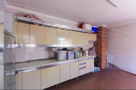 Casa à venda com 281m², 3 quartos e 4 vagas