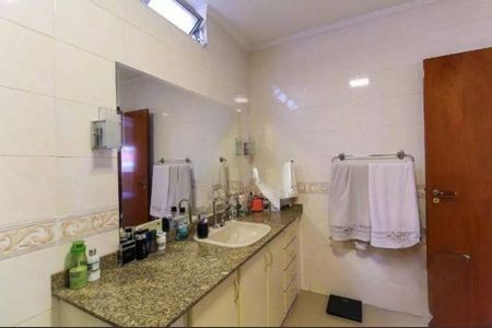 Casa à venda com 281m², 3 quartos e 4 vagas