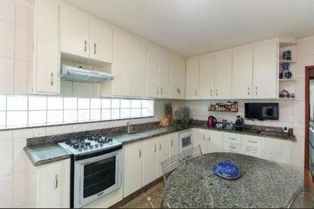 Casa à venda com 281m², 3 quartos e 4 vagas