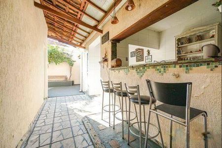 Casa à venda com 240m², 5 quartos e 2 vagas