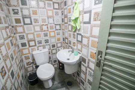 Casa à venda com 233m², 2 quartos e 10 vagas Casa à venda com 233m², 2 quartos e 10 vagasEdícula