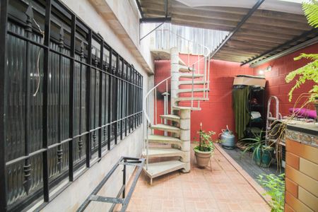 Casa à venda com 233m², 2 quartos e 10 vagas Casa à venda com 233m², 2 quartos e 10 vagasÁrea Gourmet - Churraqueira e Acesso ao Mezanino