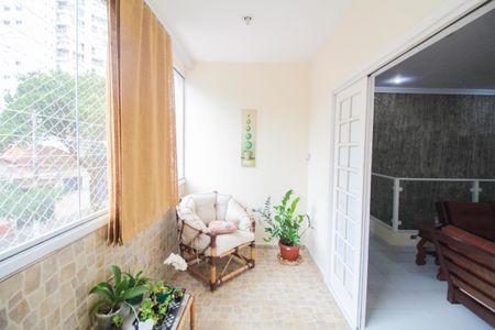 Casa à venda com 233m², 2 quartos e 10 vagas Casa à venda com 233m², 2 quartos e 10 vagasVaranda