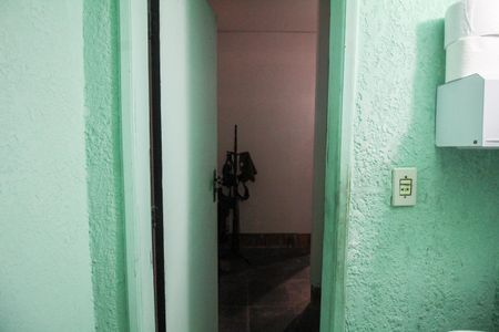 Casa à venda com 233m², 2 quartos e 10 vagas Casa à venda com 233m², 2 quartos e 10 vagasEdícula