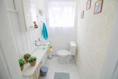 Casa à venda com 233m², 2 quartos e 10 vagas Casa à venda com 233m², 2 quartos e 10 vagasLavabo