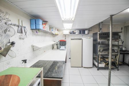 Casa à venda com 233m², 2 quartos e 10 vagas Casa à venda com 233m², 2 quartos e 10 vagasEdícula