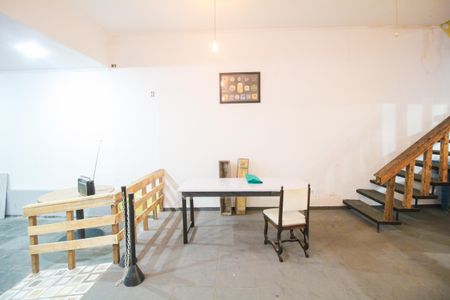 Casa à venda com 233m², 2 quartos e 10 vagas Casa à venda com 233m², 2 quartos e 10 vagasEdícula