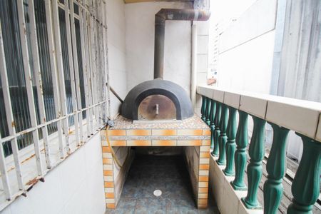 Casa à venda com 233m², 2 quartos e 10 vagas Casa à venda com 233m², 2 quartos e 10 vagasÁrea de Serviço e Acesso à Área Gourmet - Forno à lenha