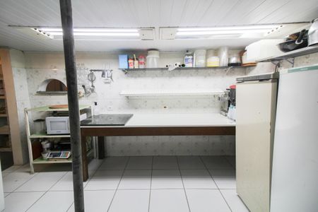 Casa à venda com 233m², 2 quartos e 10 vagas Casa à venda com 233m², 2 quartos e 10 vagasEdícula