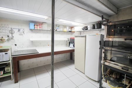 Casa à venda com 233m², 2 quartos e 10 vagas Casa à venda com 233m², 2 quartos e 10 vagasEdícula