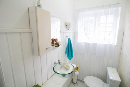 Casa à venda com 233m², 2 quartos e 10 vagas Casa à venda com 233m², 2 quartos e 10 vagasLavabo