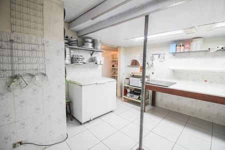 Casa à venda com 233m², 2 quartos e 10 vagas Casa à venda com 233m², 2 quartos e 10 vagasEdícula