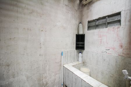 Casa à venda com 233m², 2 quartos e 10 vagas Casa à venda com 233m², 2 quartos e 10 vagasEdícula